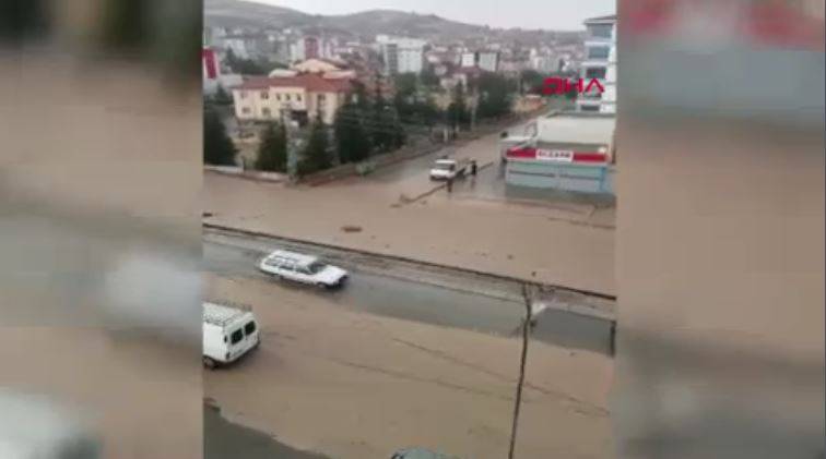 Ankara’da sağanak yaşamı felç etti! Alt geçit ve caddeler sular altında kaldı 13